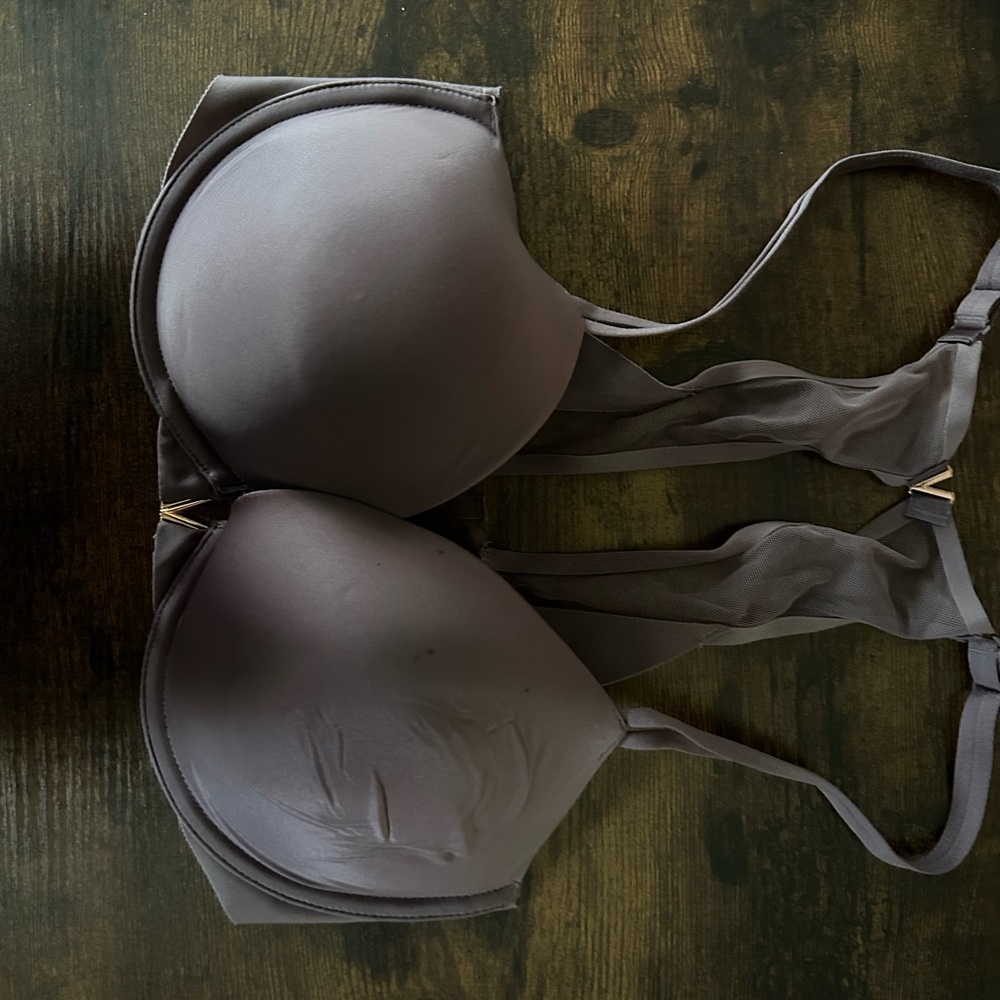 32 DD Victoria Secret bra worn a couple times front clasp